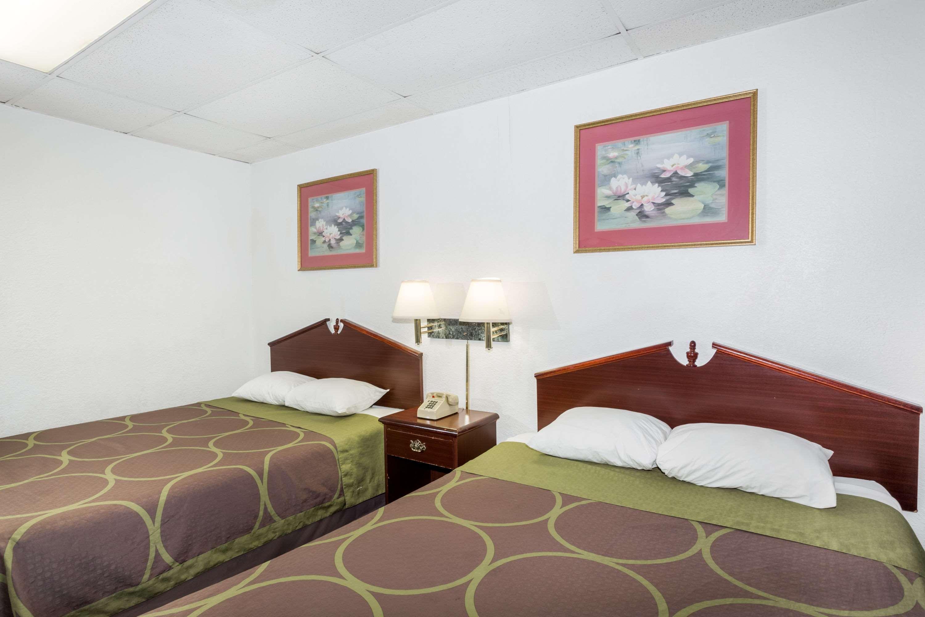 Super 8 By Wyndham Pompano Beach Bagian luar foto