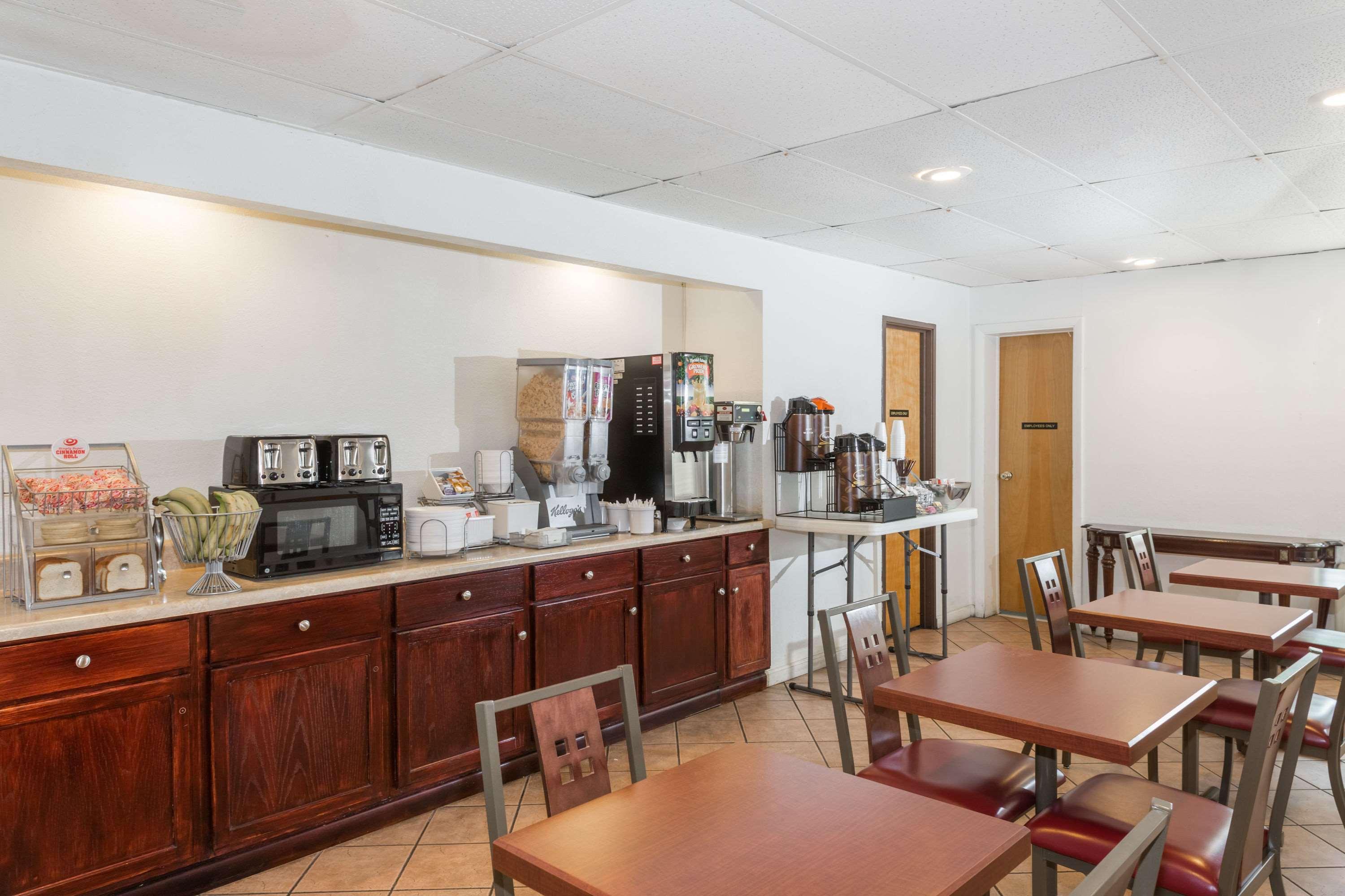 Super 8 By Wyndham Pompano Beach Bagian luar foto