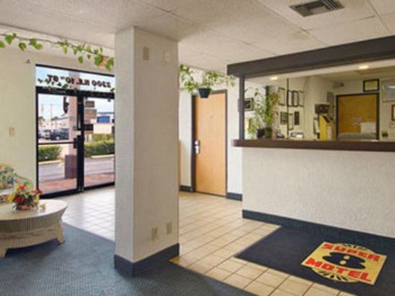 Super 8 By Wyndham Pompano Beach Bagian luar foto