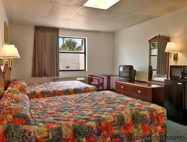 Super 8 By Wyndham Pompano Beach Bagian luar foto